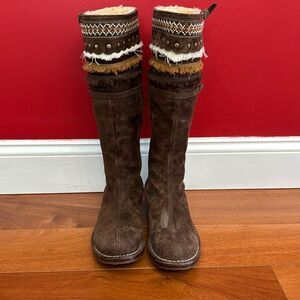 UGG AUSTRALIA 5547 Brown Tall Suede Sheepskin Boots Fringe Native Style Sz 8
